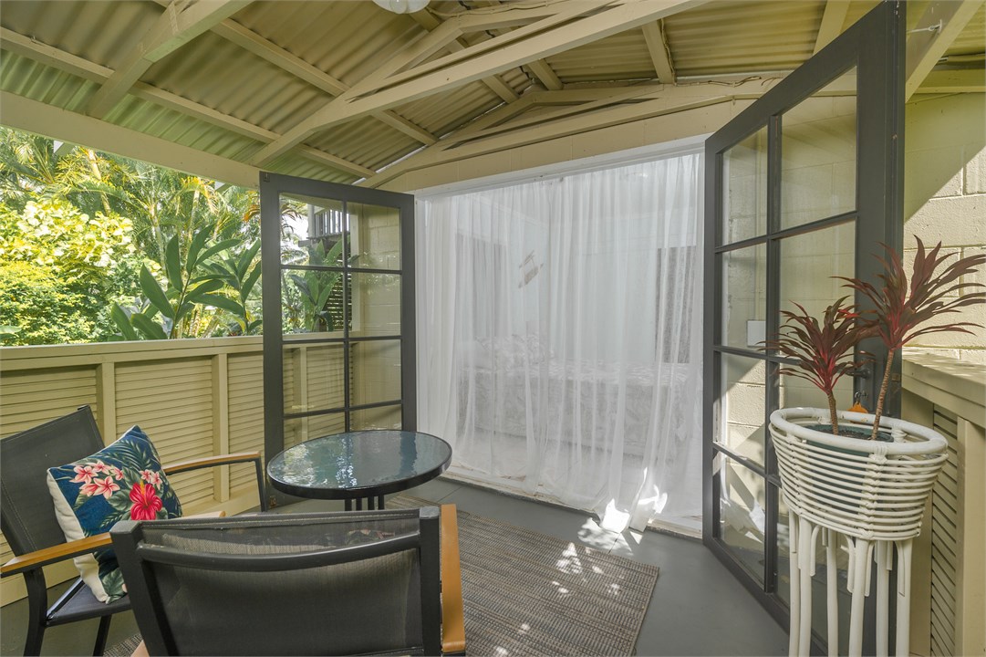Private terrace to the Queen bedroom