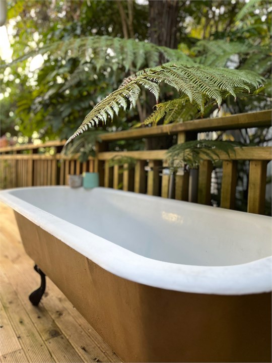 enjoy the outdoor bath while stargazing above...