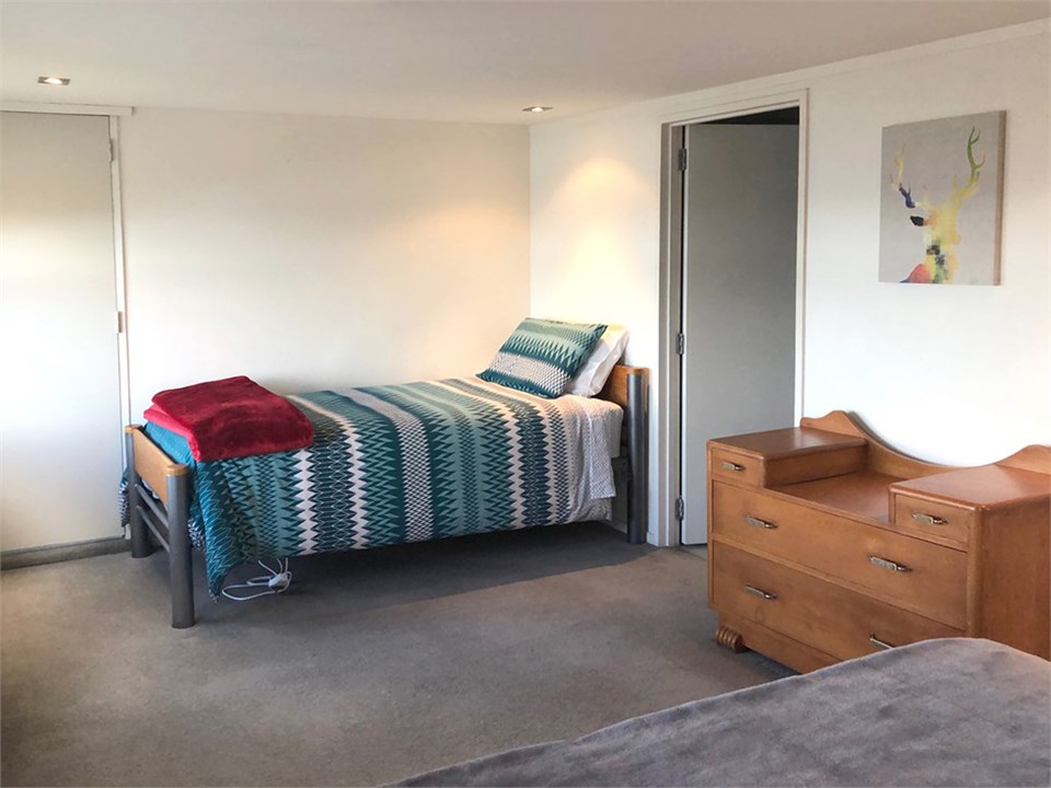 13 Downstairs bedroom single bed