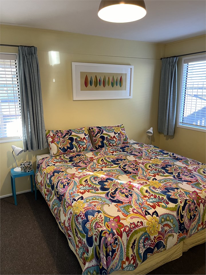 Bedroom 4: splitable SK bed. Access via bedroom 3