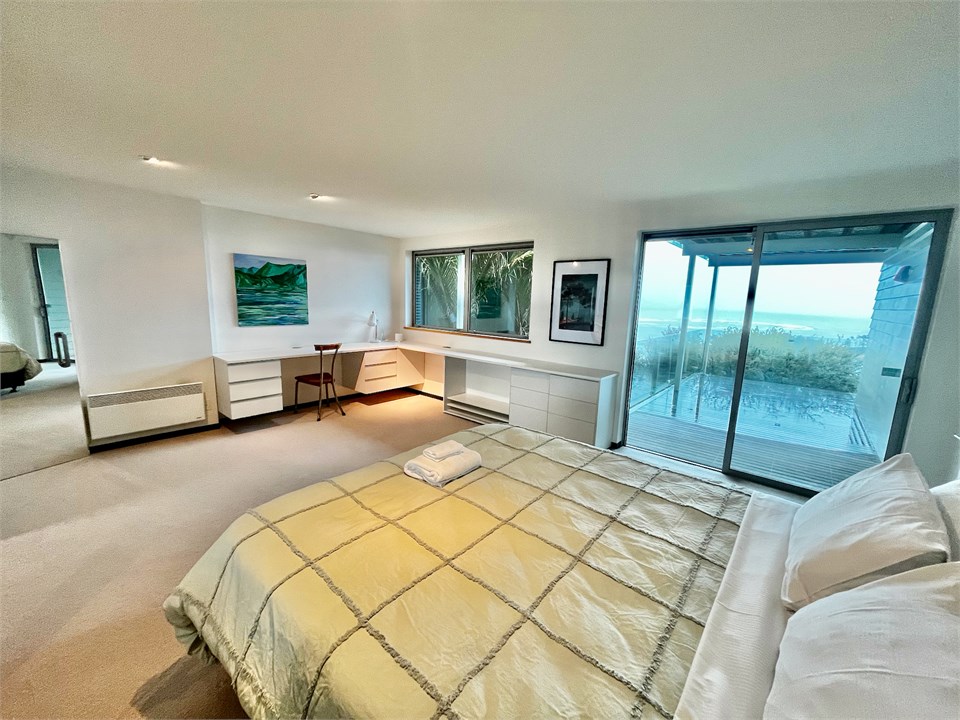 Bedroom 4 with King bed, Balcony access