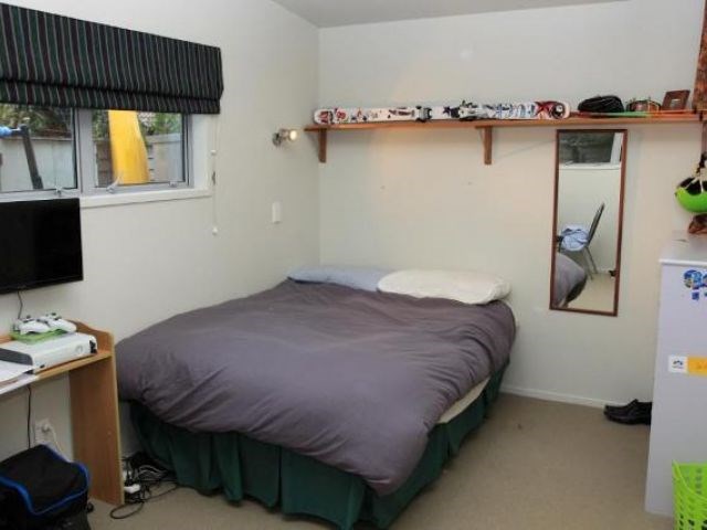 Queen bedroom downstairs