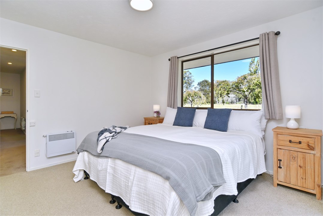 Bedroom 1: Super King bed that can be split on req