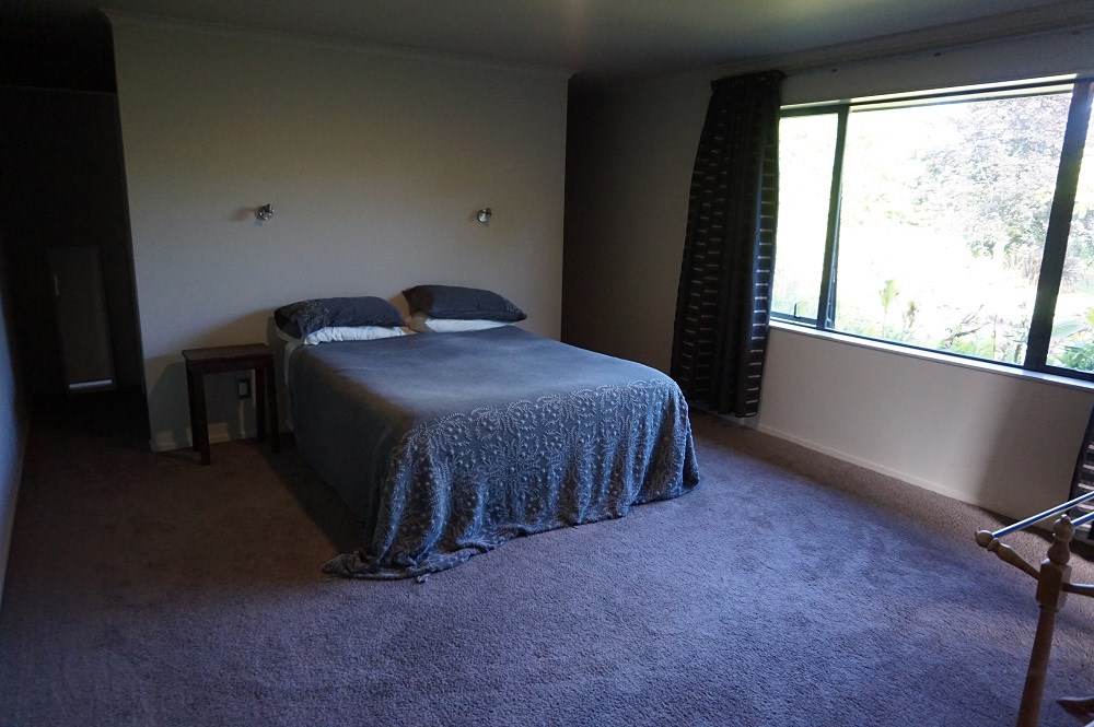 Main bedroom with Queen bed