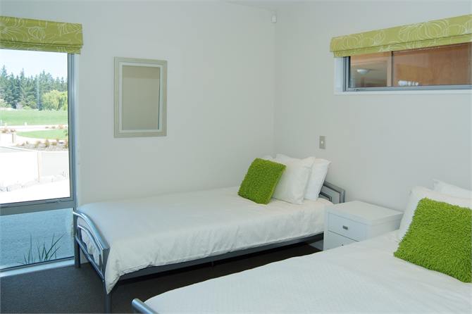 twin bedroom