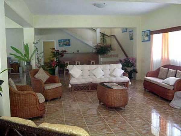 entertainment/living area