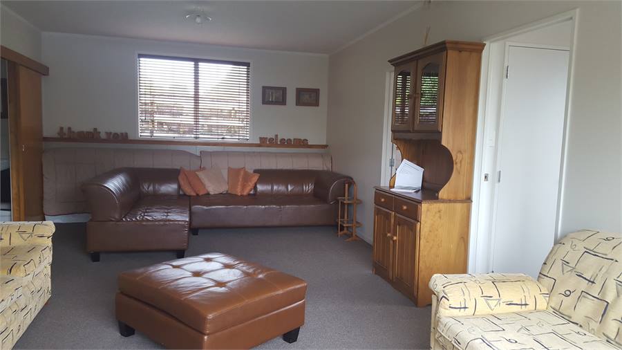 kumeu kottage living