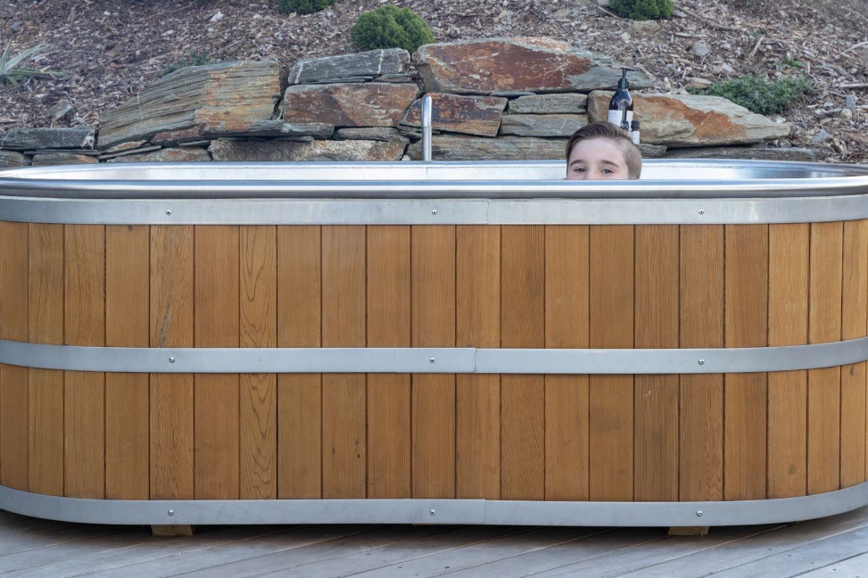 outdoor hot bathtub