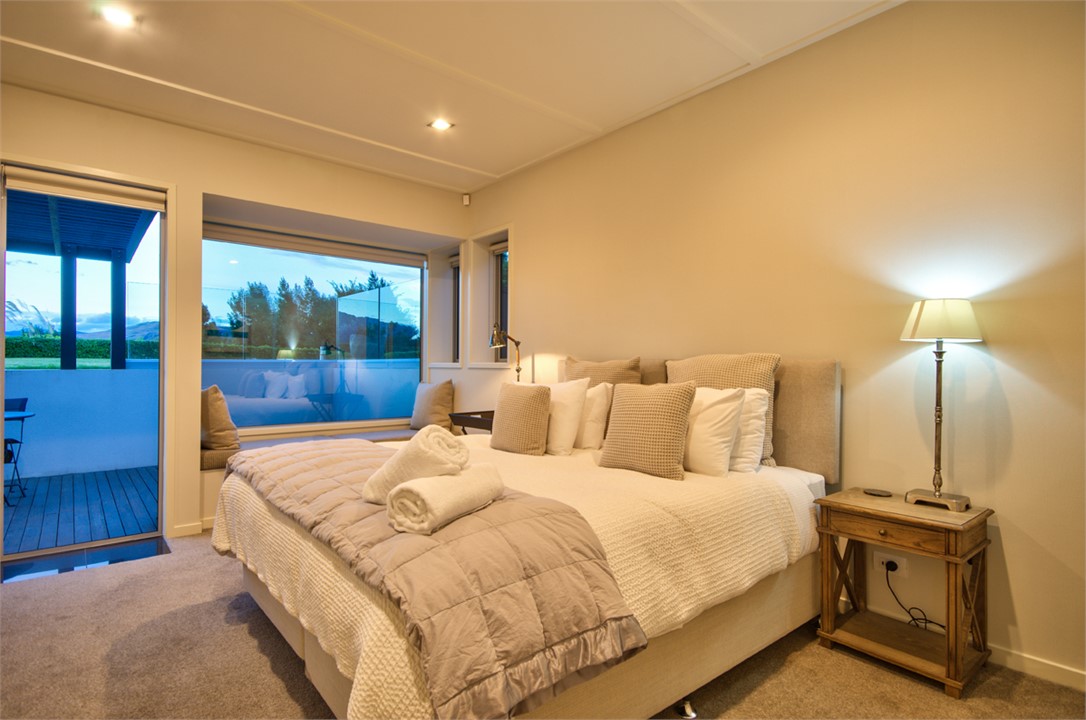 Bedroom 2 (King or 2 singles)