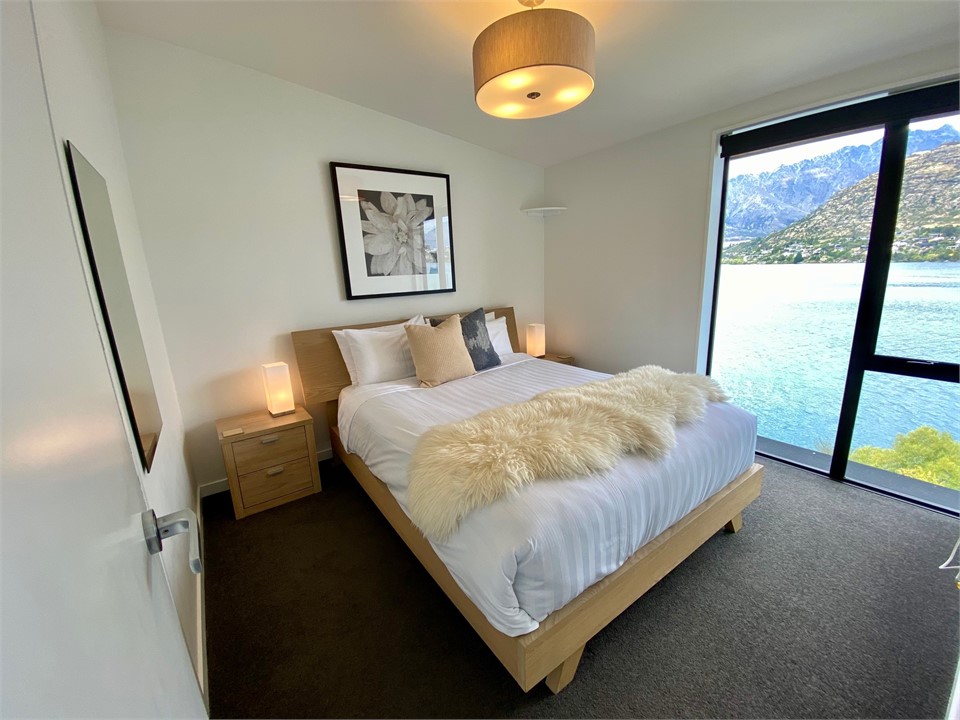 Bedroom 1 with queen size bed, electric blanket an