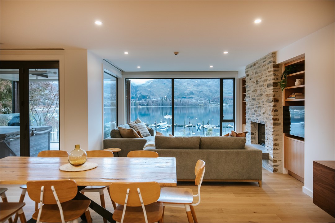 Spinnaker Tahi Sleeps 6 Lake Views Spa Pool Wanaka Apartment