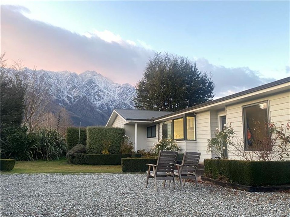 Frankton Favourite (Bachcare) Queenstown Holiday Home for rent Holiday Houses