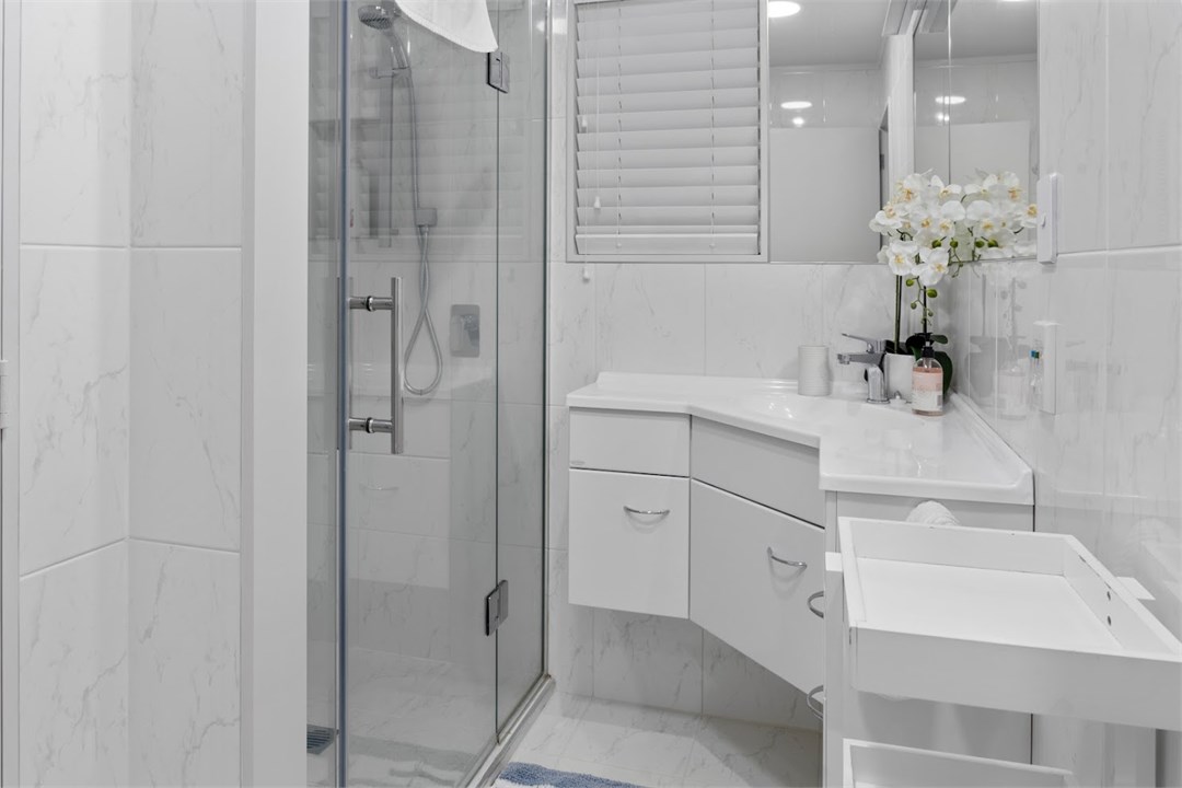 Bathroom 1 Pool house