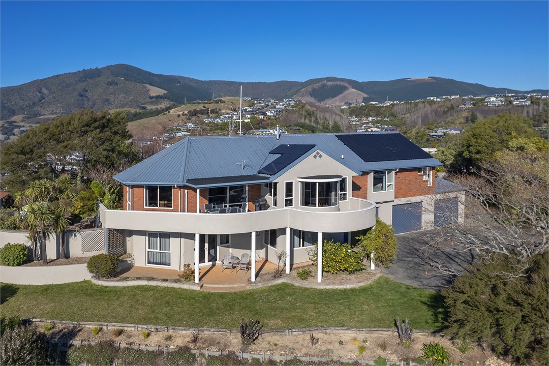 Sunny Bayview Retreat