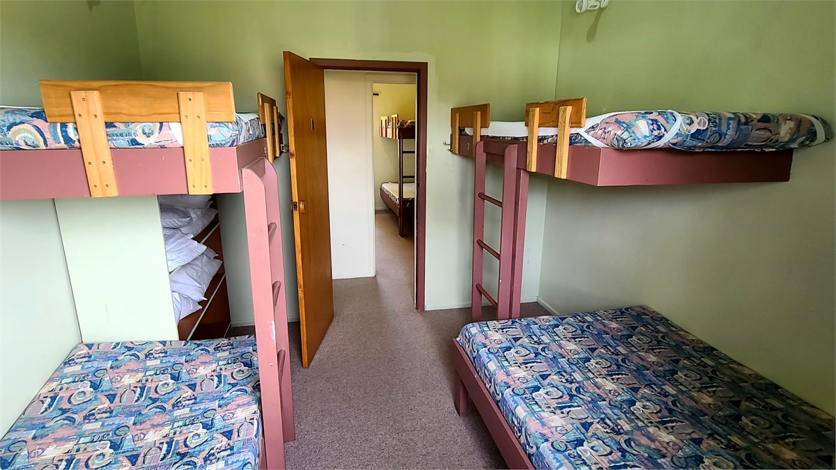 Room example - 1 double bunk, 3 single bunks, slee