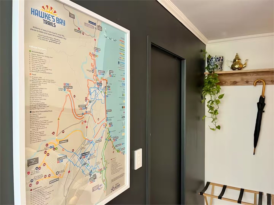 Self contained sleep out with double bed & own cou