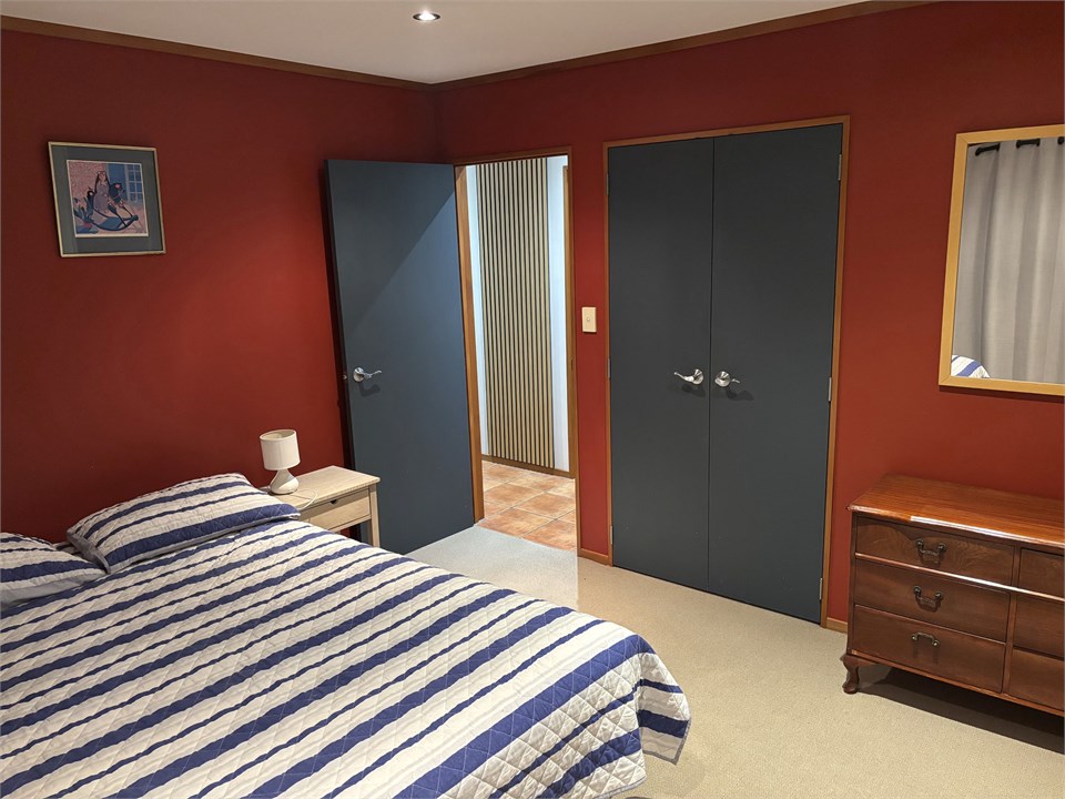 3rd Queen room looking out into hallway