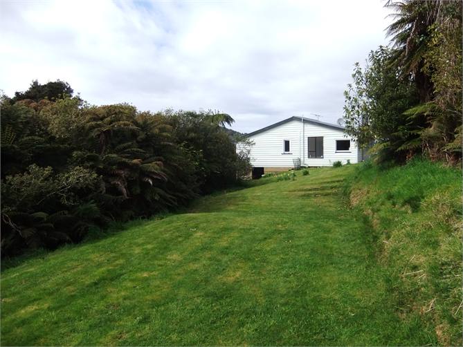 Kiwis can be seen on the lawn, if you're lucky!