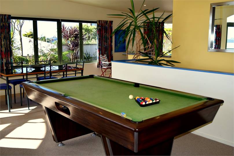 Pool table