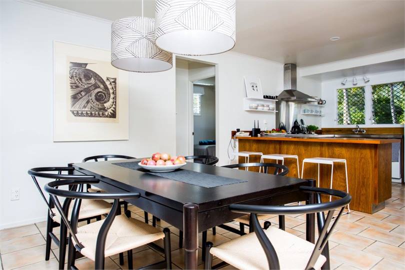 Indoor dining/kitchen flow