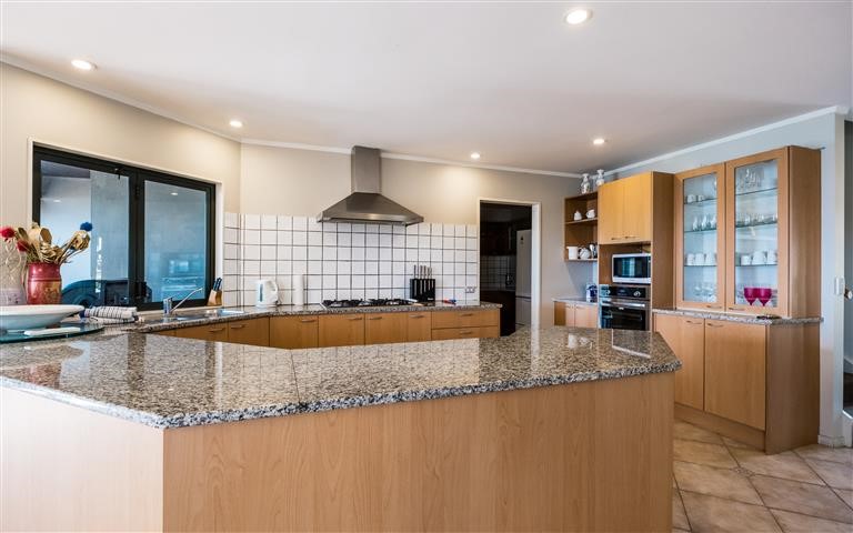 kitchen on 4 bedroom side