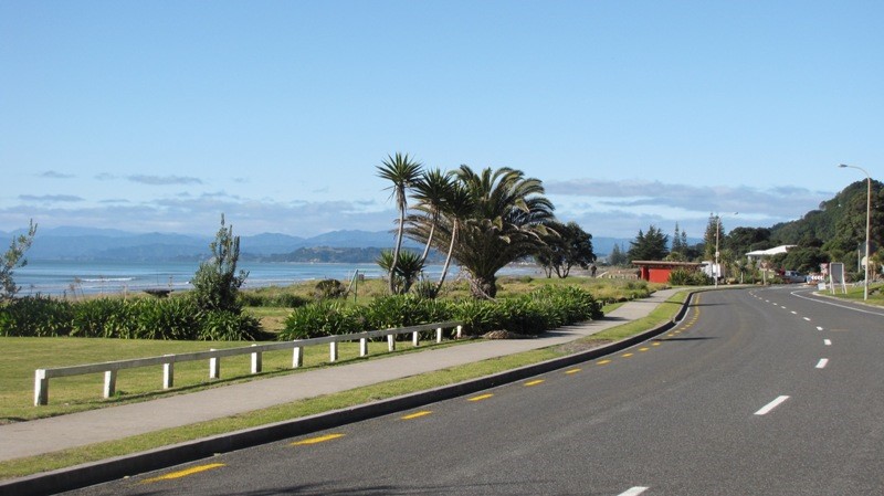 Road heads toward Ohope Surf Club & Village