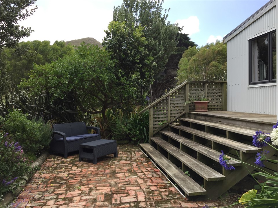 Front deck and entertaining area