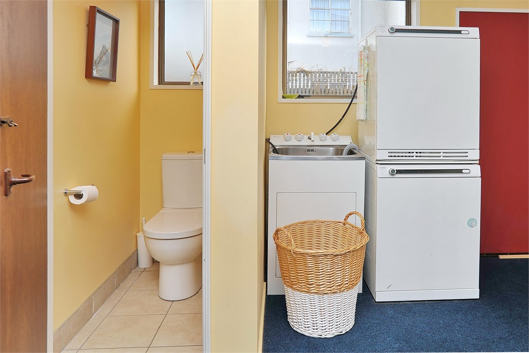 Toilet & Laundry