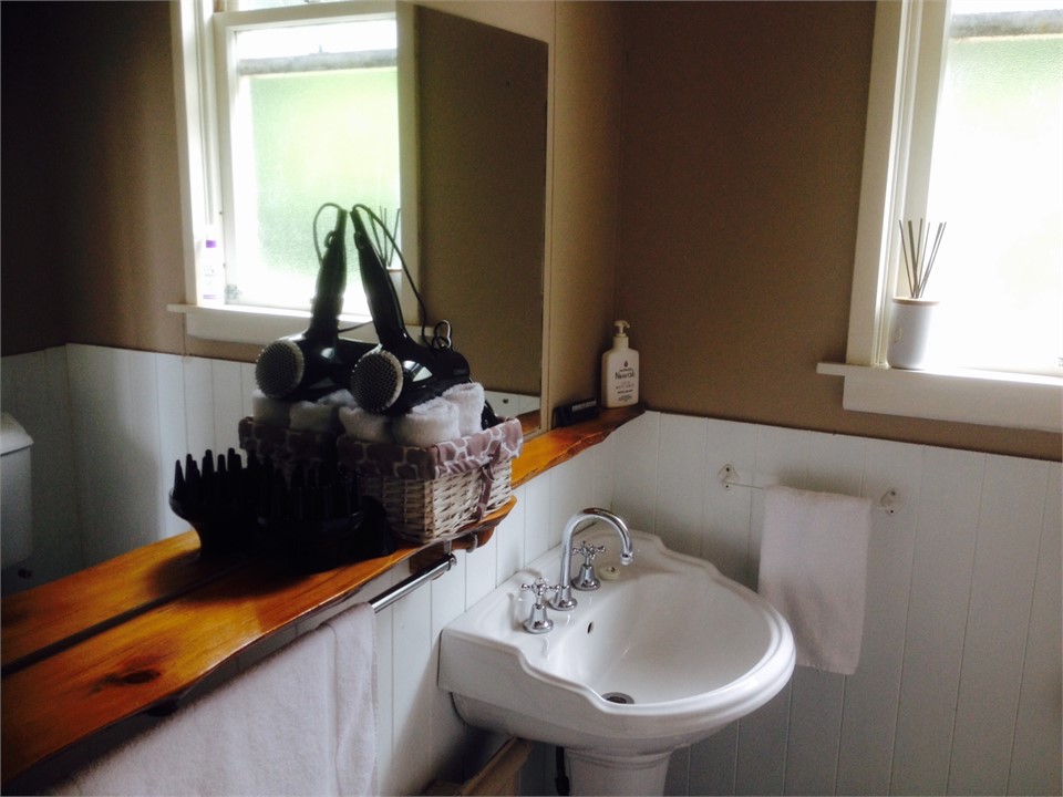 Doctors Residence Bathroom