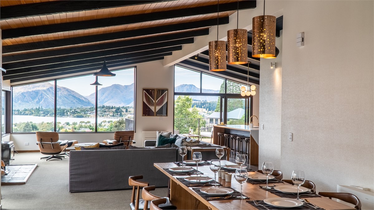 Dining room and lounge