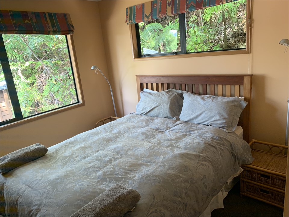 Bedroom 2. Queen bed.