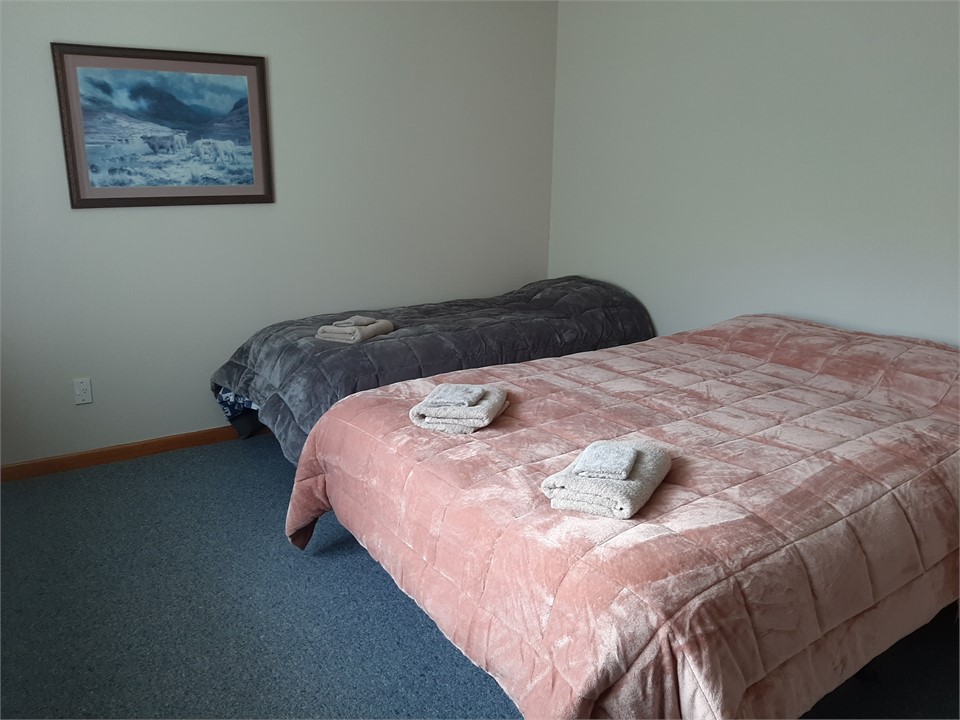 3rd bedroom, queen and single