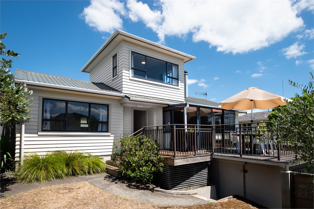 The Good Bach Mt Maunganui Holiday Home for rent Holiday Houses