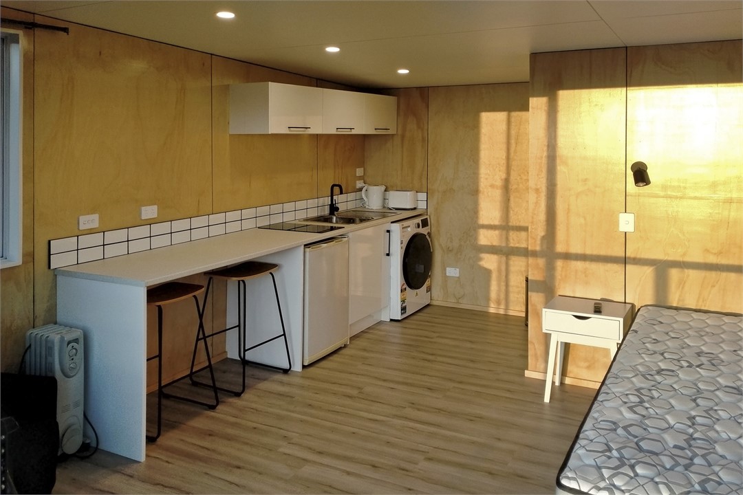 Bedroom 5 (Sleep-out)