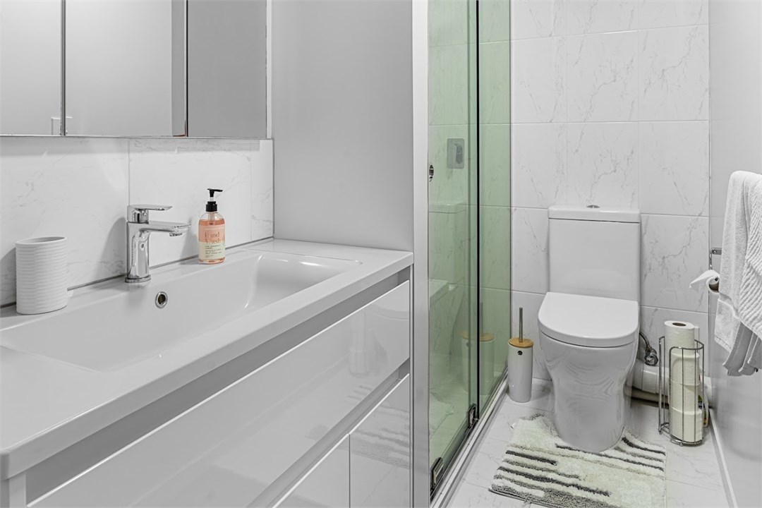 Bathroom 5 Apartment