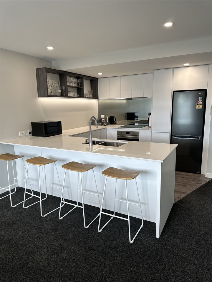 Kitchen island and kitchen