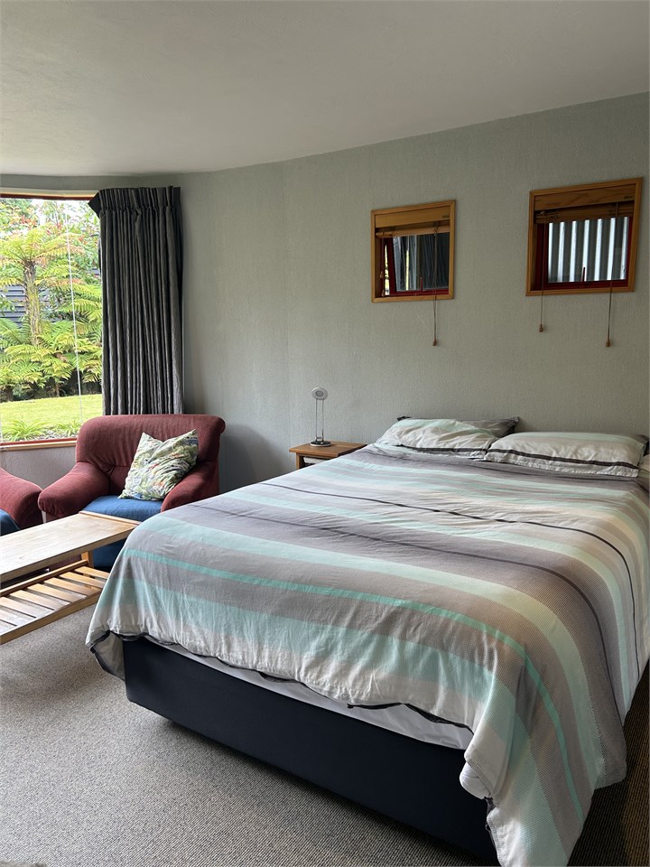 Downstairs Queen bedroom 3