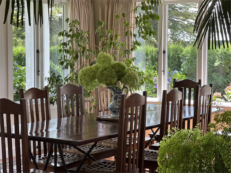 Open plan dinning room