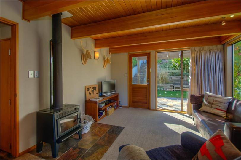 Second lounge with log-burner