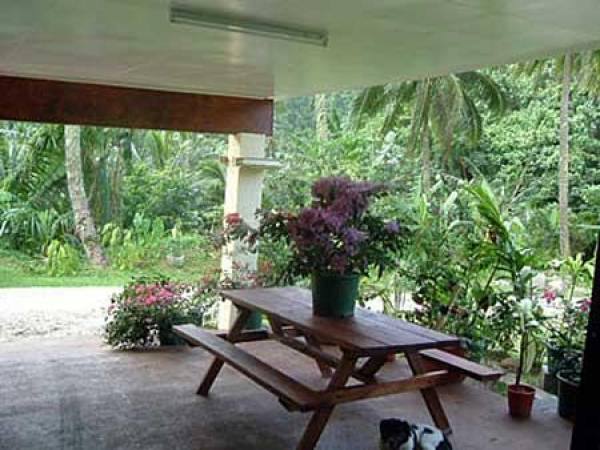 outdoor living /barbecue area