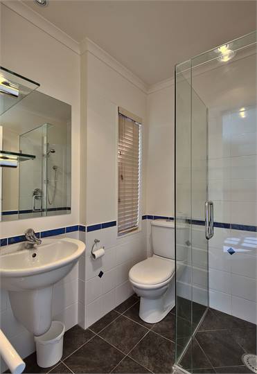 Master bedroom ensuite bathroom