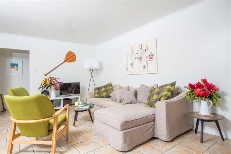 Indoor Lounge/Smart TV/DVD/Blue Ray and Bluetooth 