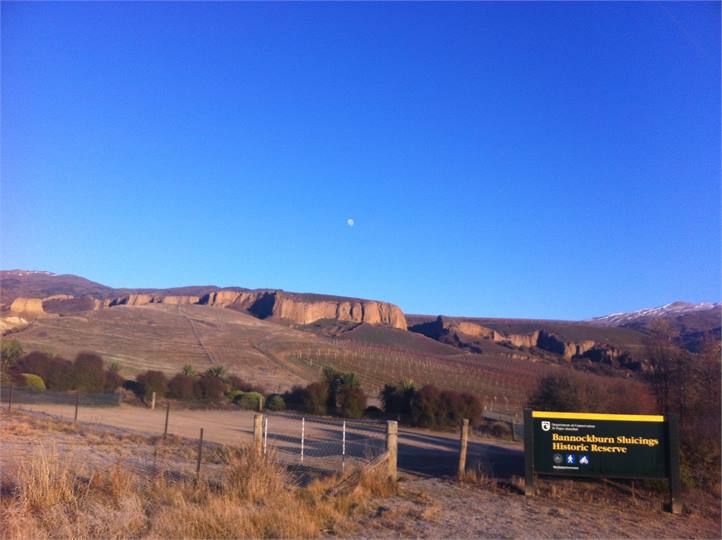 Walk to the historic Bannockburn Slucings