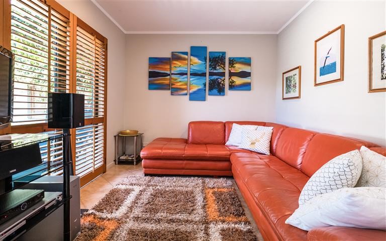 front living room 4 bedroom side