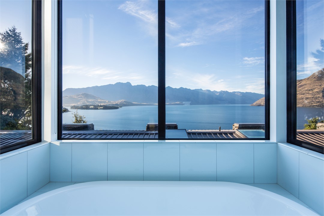 Spectacular mountain and lake views from the bath 