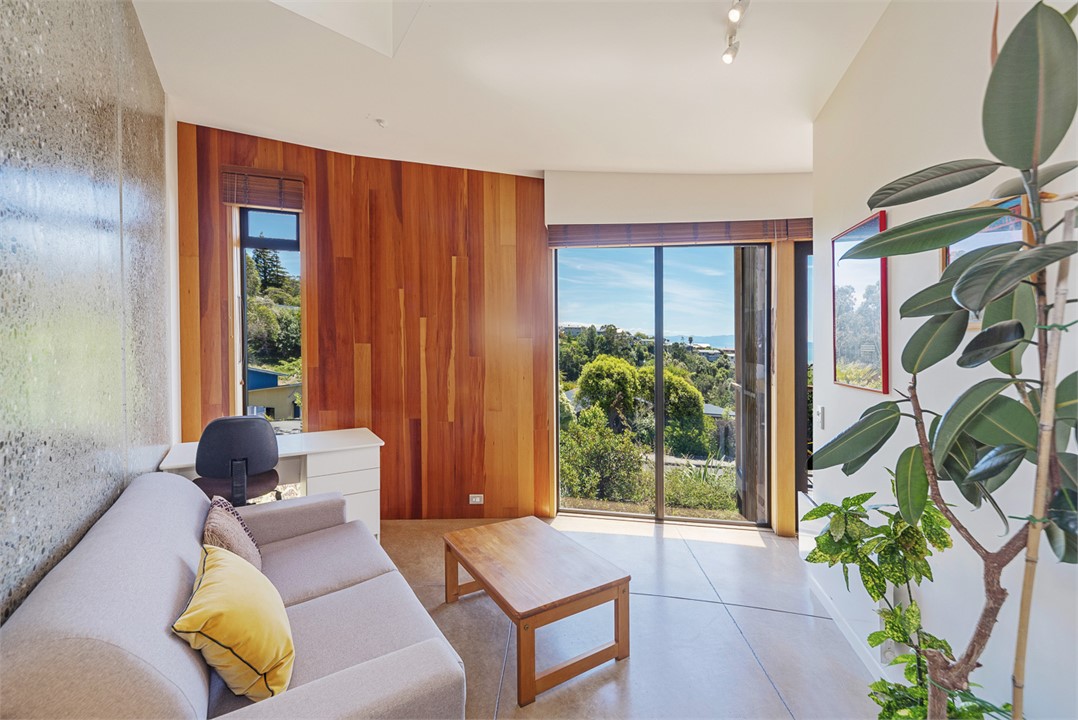 Snug room with Double sofa bed