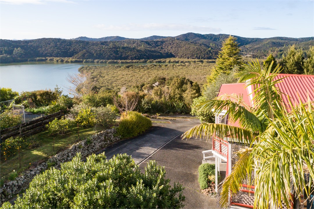 House and first settlers arrival lagoon