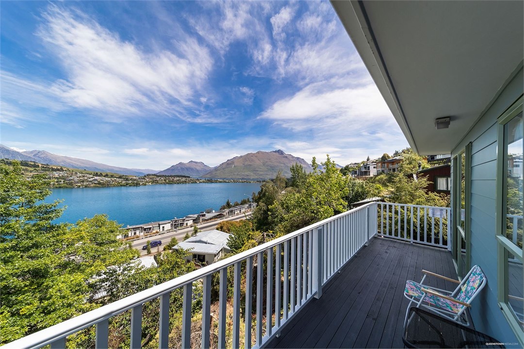 Stunning views of the lake and the mountains