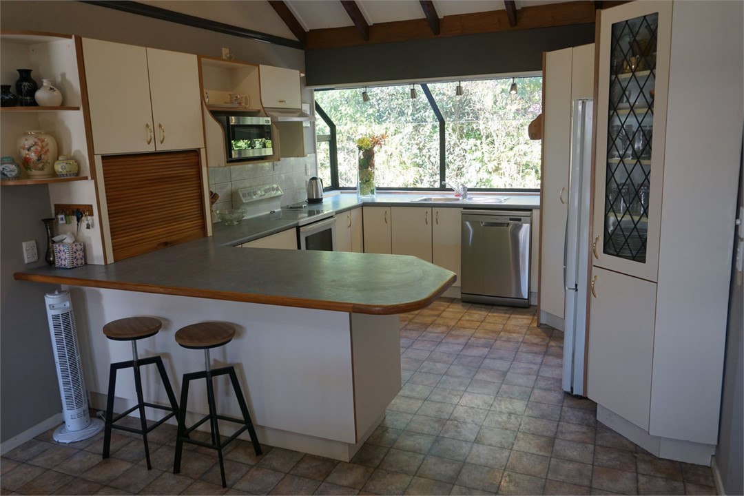 Fully equipped kitchen, w. dishwasher, oven, micro