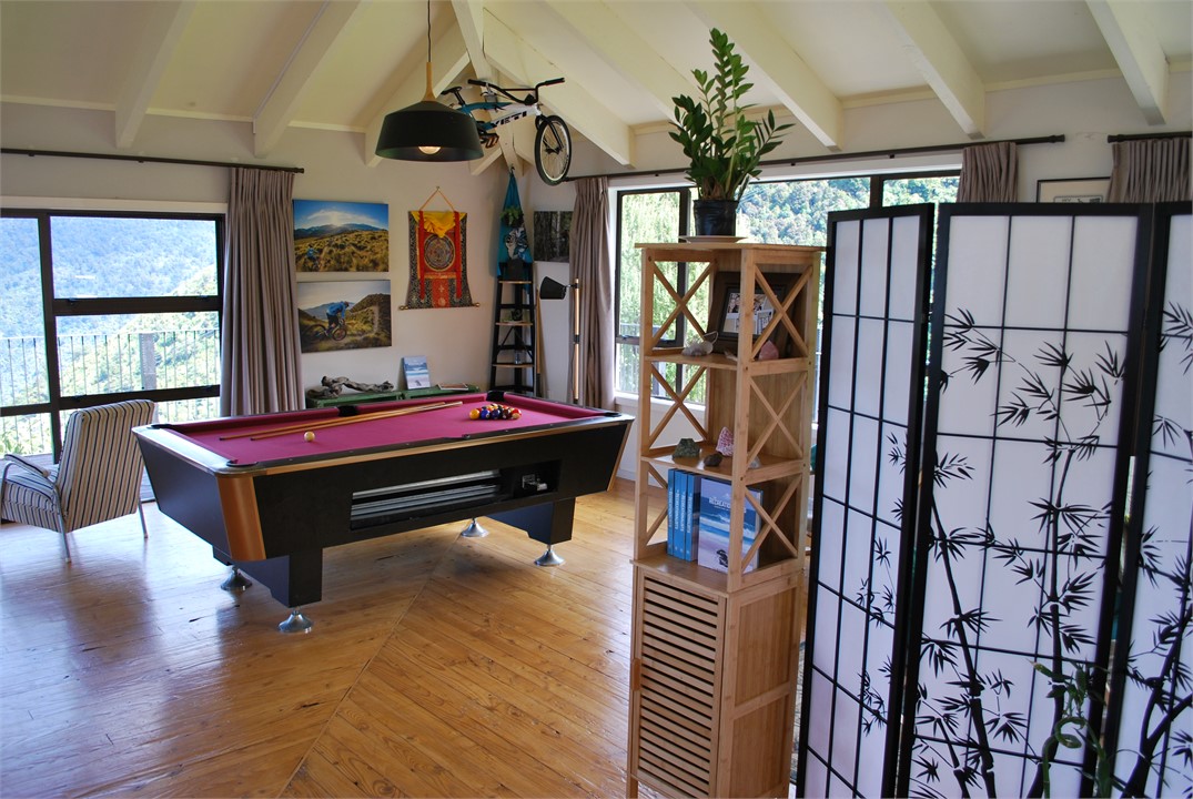 Lounge with pool table